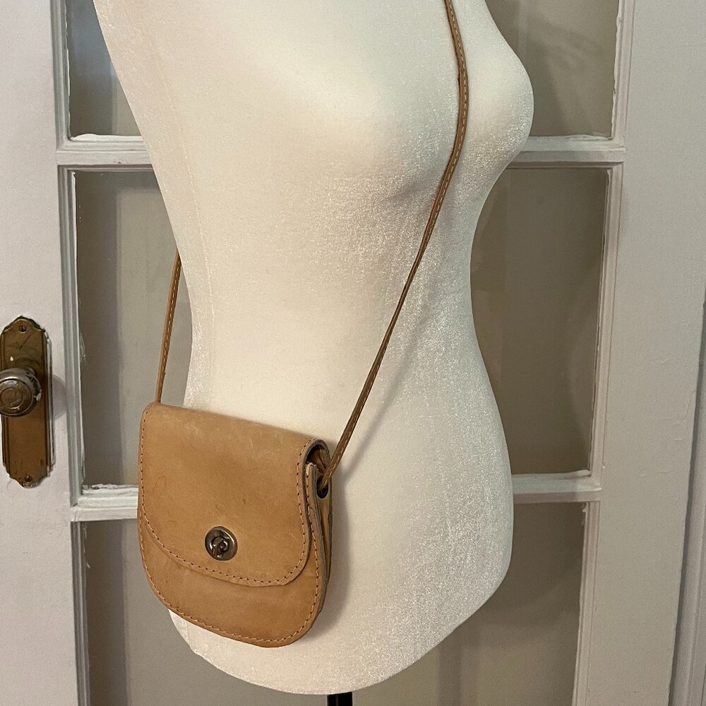 Small Leather Vintage Crossbody/Saddle Bag in Tan Brown